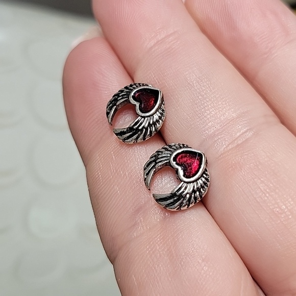 Angel Heart Stud Earrings, unisex - Picture 5 of 6